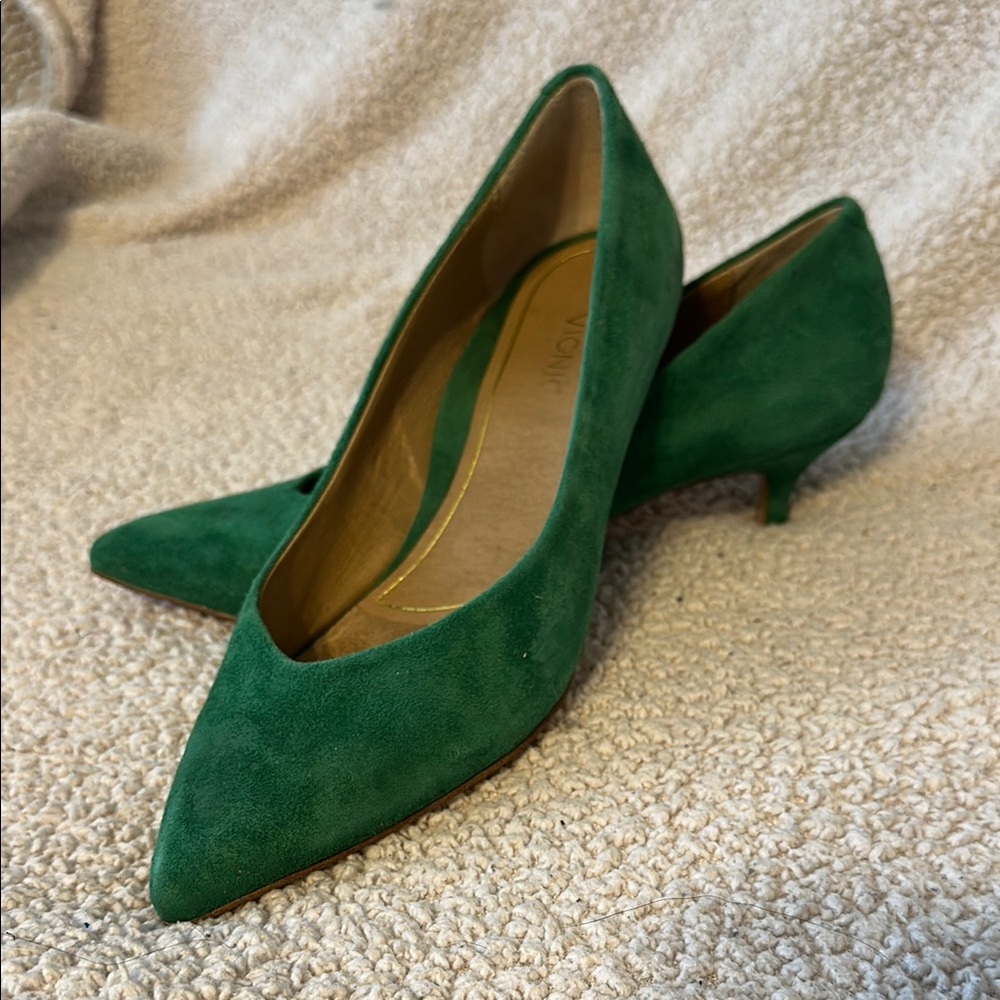 Vionic Green Heels Elegant Suede Design